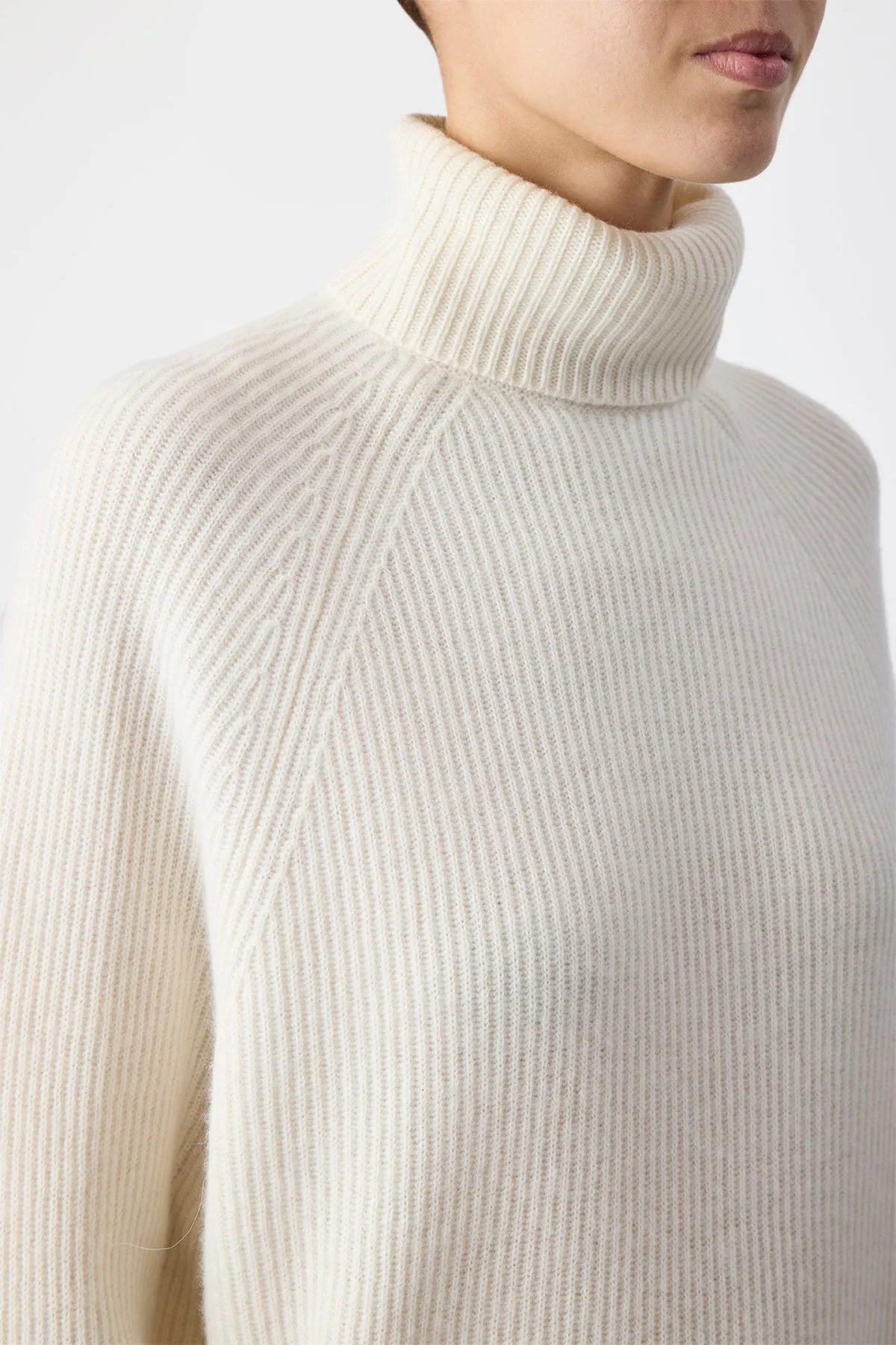 Wigman Knit Turtleneck Sweater in Ivory Cashmere